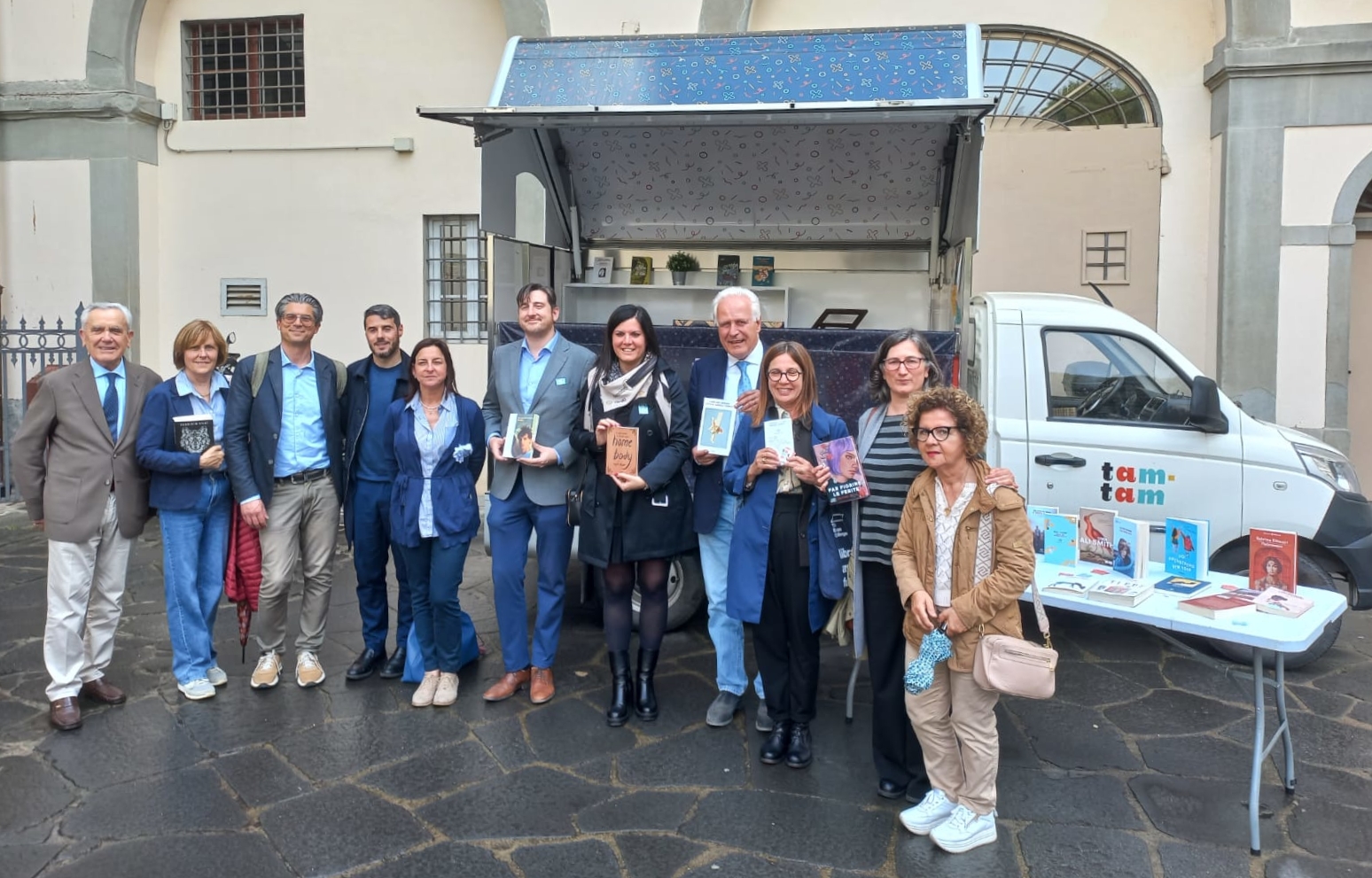 La lettura in viaggio tra le colline, nel Chianti al via il Bibliobus “Tam Tam”