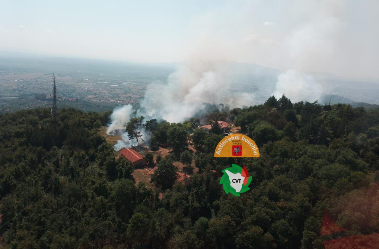 Incendio boschivo a Montevettolini, frazione di Monsummano Terme (Pt)