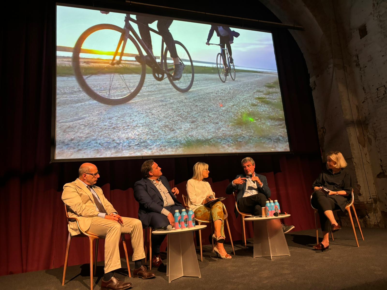 Cicloturismo, la Toscana a Becycle, dal 26 al 28 giugno alla Stazione Leopolda a Firenze