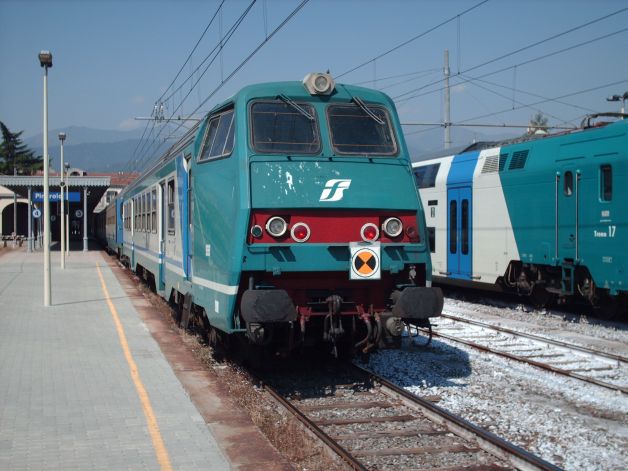Interruzione ferroviaria temporanea Piazza al Serchio-Castelnuovo di Garfagnana, aumentati treni e bus sostitutivi
